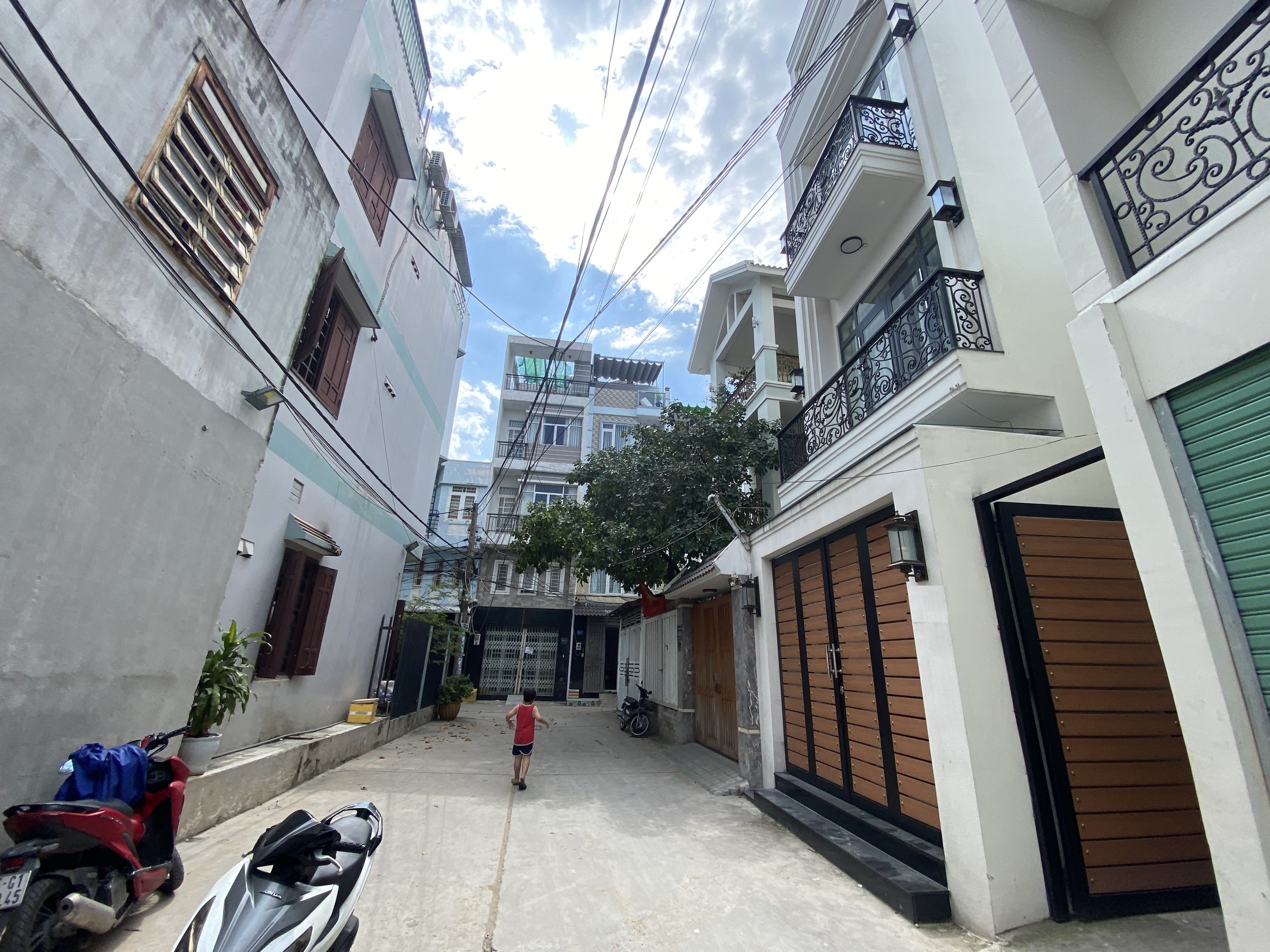 Nhà xưởng DT 8x21.7m TDT 174m2 đất ở đô thị, đường Lê Văn Quới giá siêu rẻ chỉ 11 tỷ