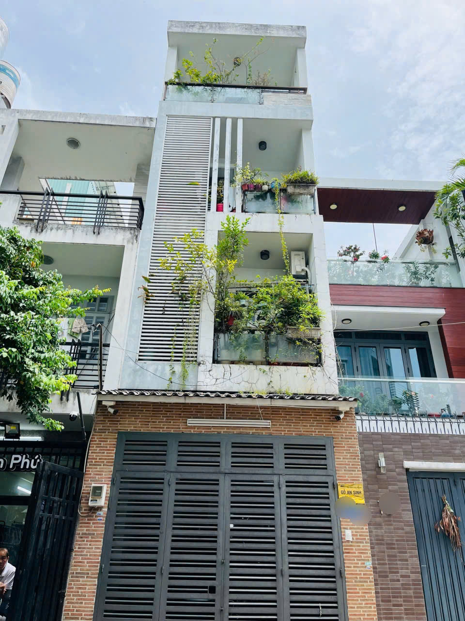 Nhà đẹp 3 lầu, DT: 4x21 nở hậu. Mặt tiền nội bộ phường Tân Thành, Tân Phú. Giá 12 Tỷ