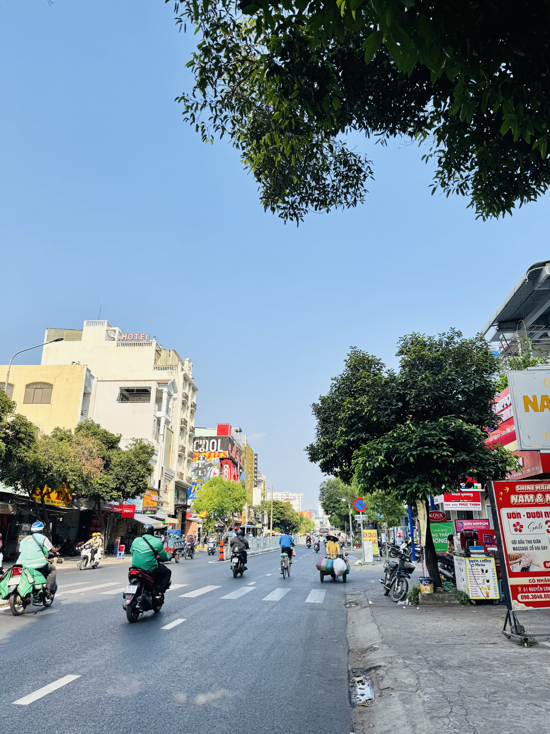 MTKD Nguyễn Sơn - ngay ngã ba Văn Cao DT: 4,5x18m ( trệt lửng 2 lầu sân thượng) 18 tỷ TL