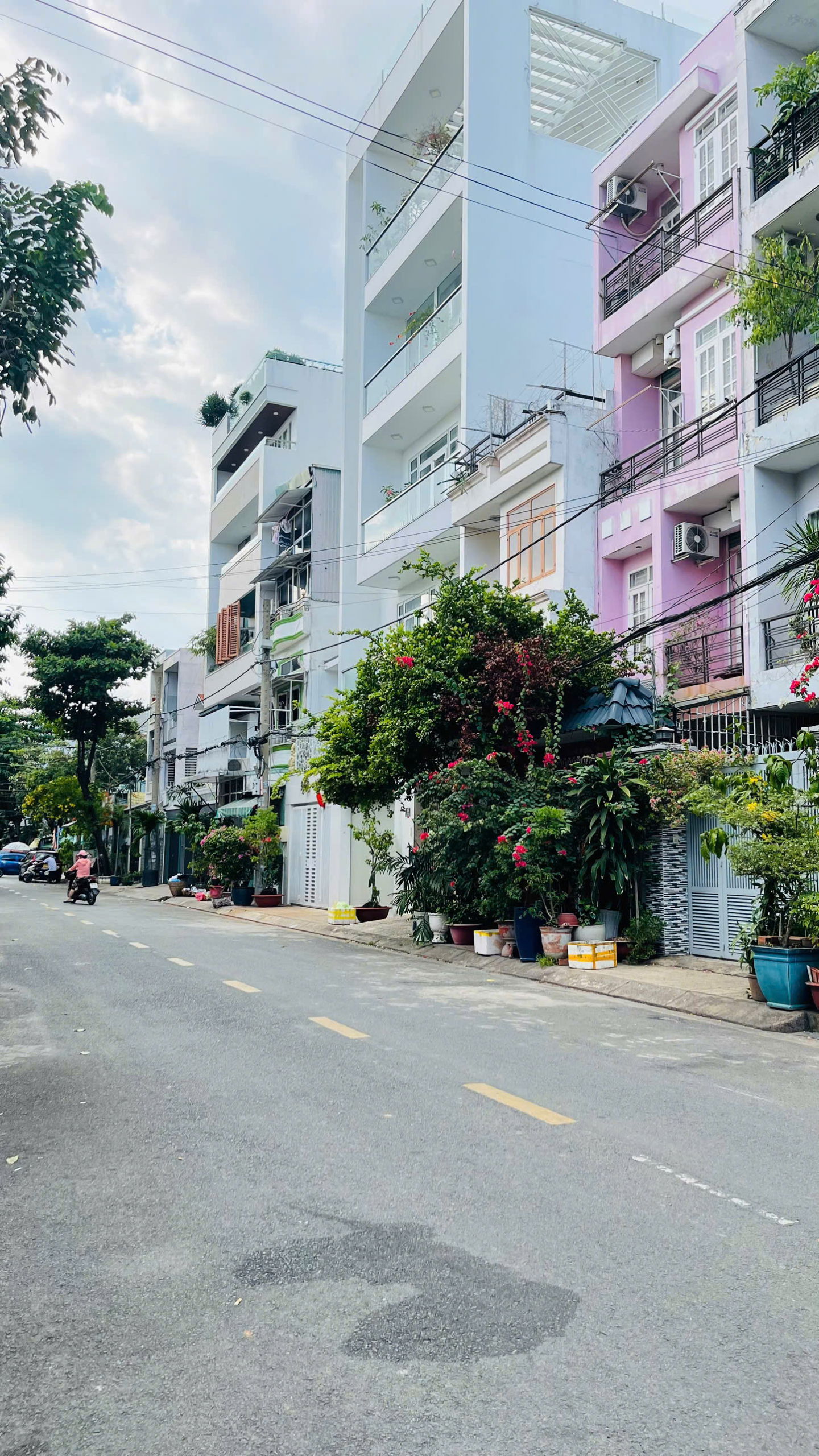 Chính chủ cần bán nhanh căn nhà mt LÊ SAO .2 lâu sân thượng dt:4x18 giá chỉ 10.3 tỷ tl mạnh.