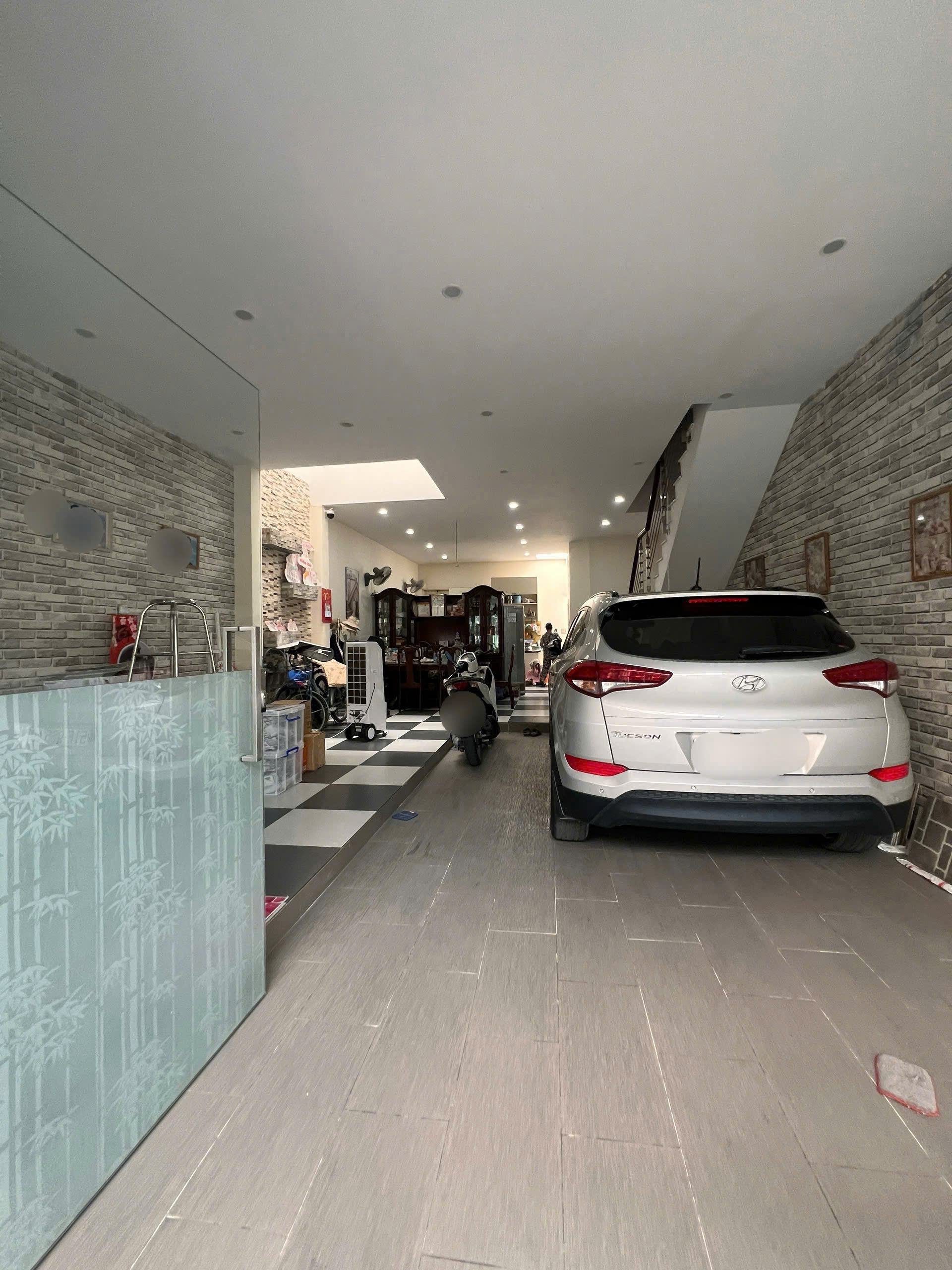 Nhà đường Vườn Lài, phường Tân Thành, quận Tân Phú. (DT: 6.2x16.5m 3 tầng). Giá: 11.8 tỷ