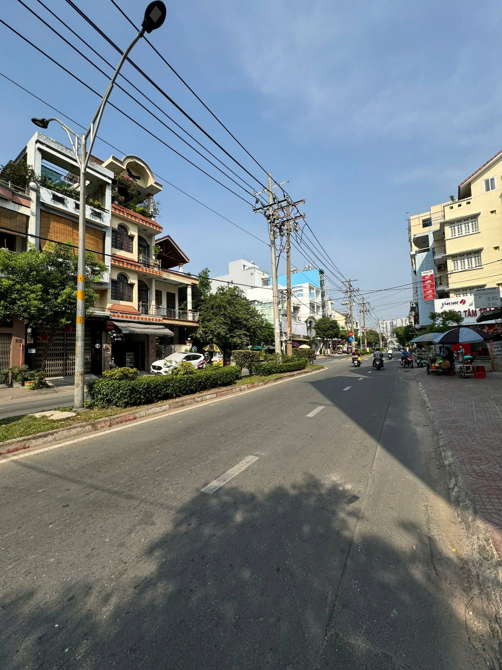 BÁN CĂN HỘ DỊCH VỤ - MT ĐƯỜNG NGUYỄN CỬU ĐÀM (4X31m),3 LẦU,SÂN THƯỢNG, 15 PHÒNG .Q TÂN PHÚ