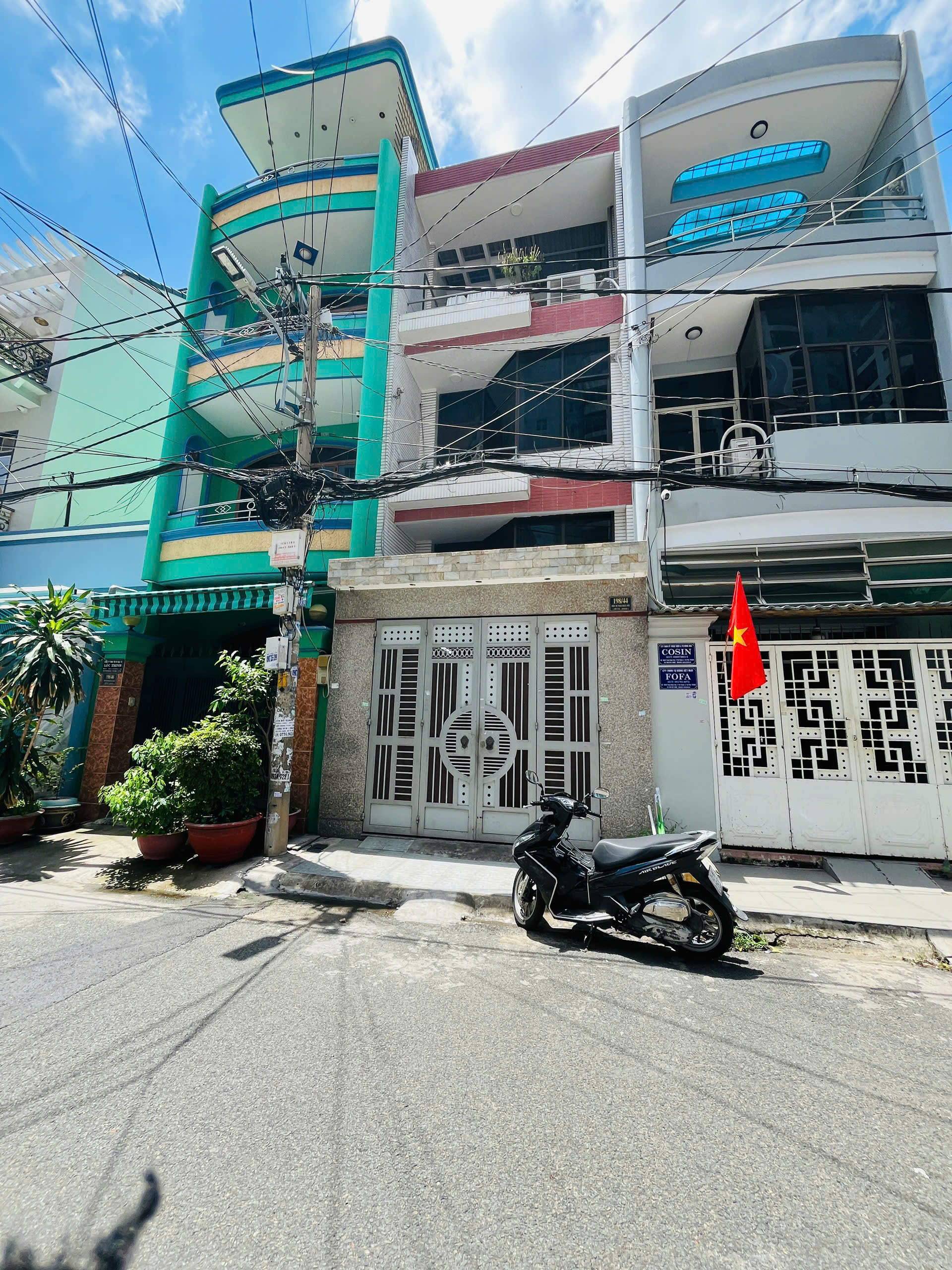 Nhà hẻm 8m Thoại Ngọc Hầu thông Nguyễn Sơn, kế BigC. (DT: 3.9x18m 3 tầng). Giá 9 tỷ