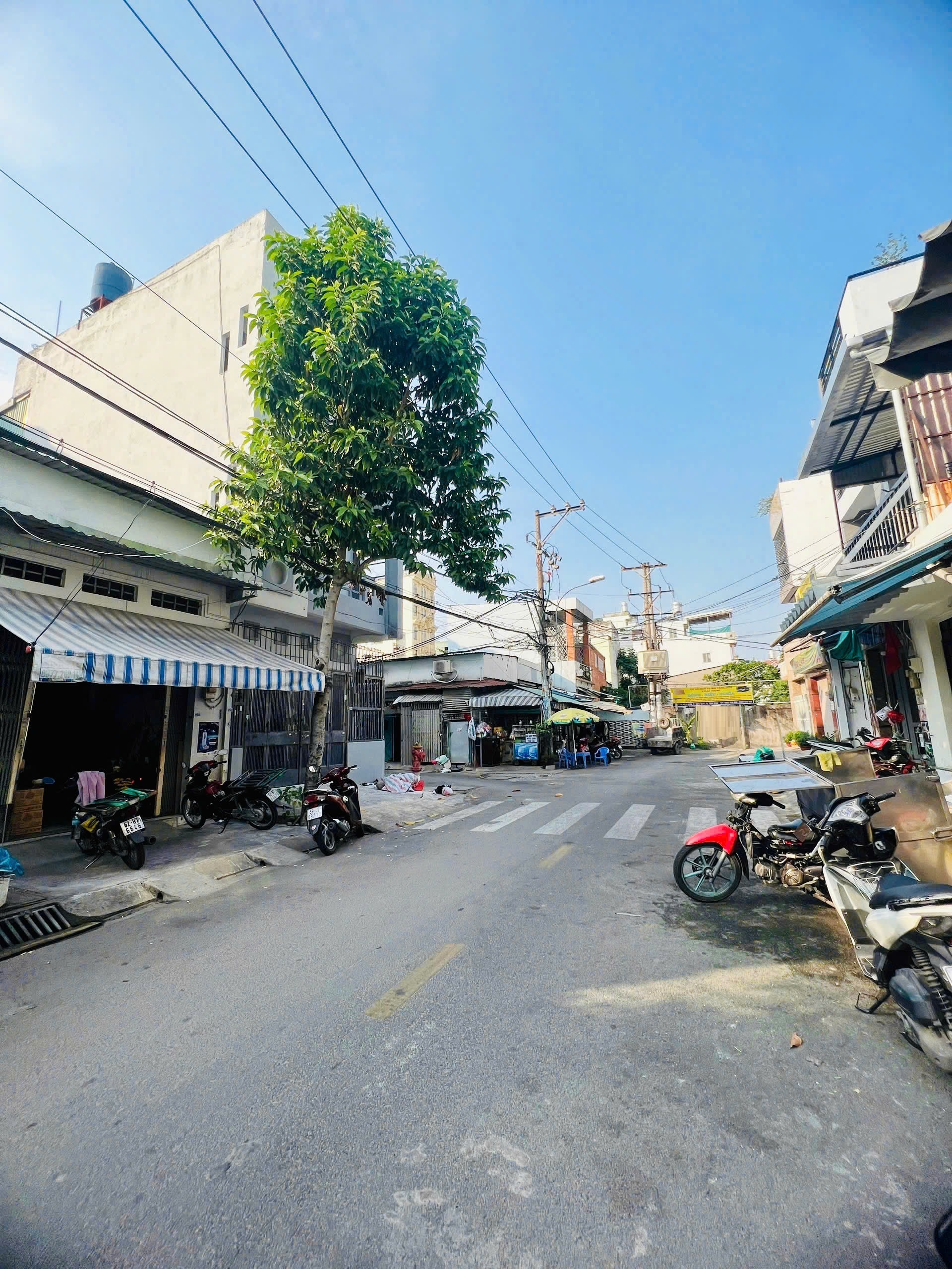 NHÀ MẶT TIỀN NHƯNG GIÁ HẺM - GẦN CHỢ TÂN HƯƠNG, DT: 4x18m, lửng. Giá: 6.55 tỷ TL