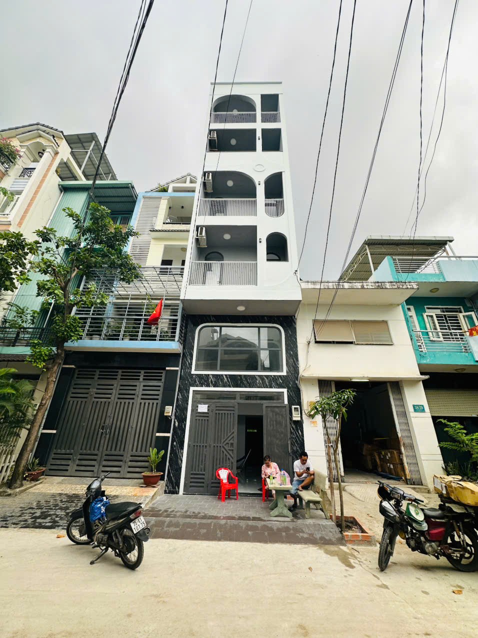 Chủ nhà cần ra nhanh căn nhà có tháng máy HXH đường Nguyễn Sơn.dt 4x18, 1 lửng 4 lầu , Giá: 11.5 tỷ