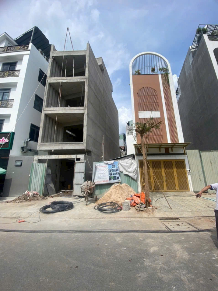 Bán đất mặt tiền đường Bác Ái, phường Tân Thành, quận Tân Phú.(DT: 4x18.5m vuông). Giá: 8.5 tỷ