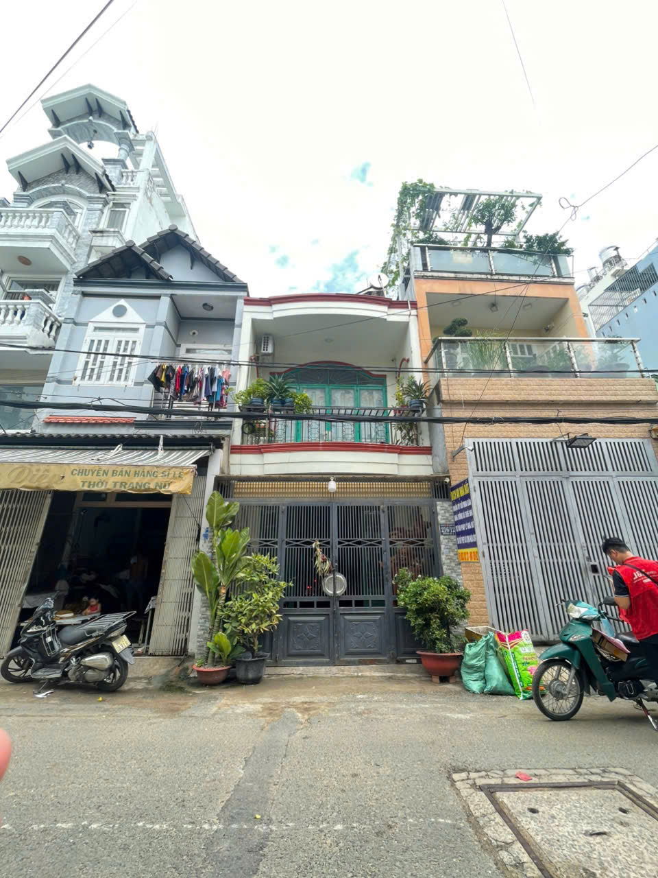 Chủ hạ 400tr cho căn nhà 2 tầng hẻm xe oto tránh nhau đường SỐ 5 Dt:4x12.5(nở hậu )giá :5.18tỷ tl .