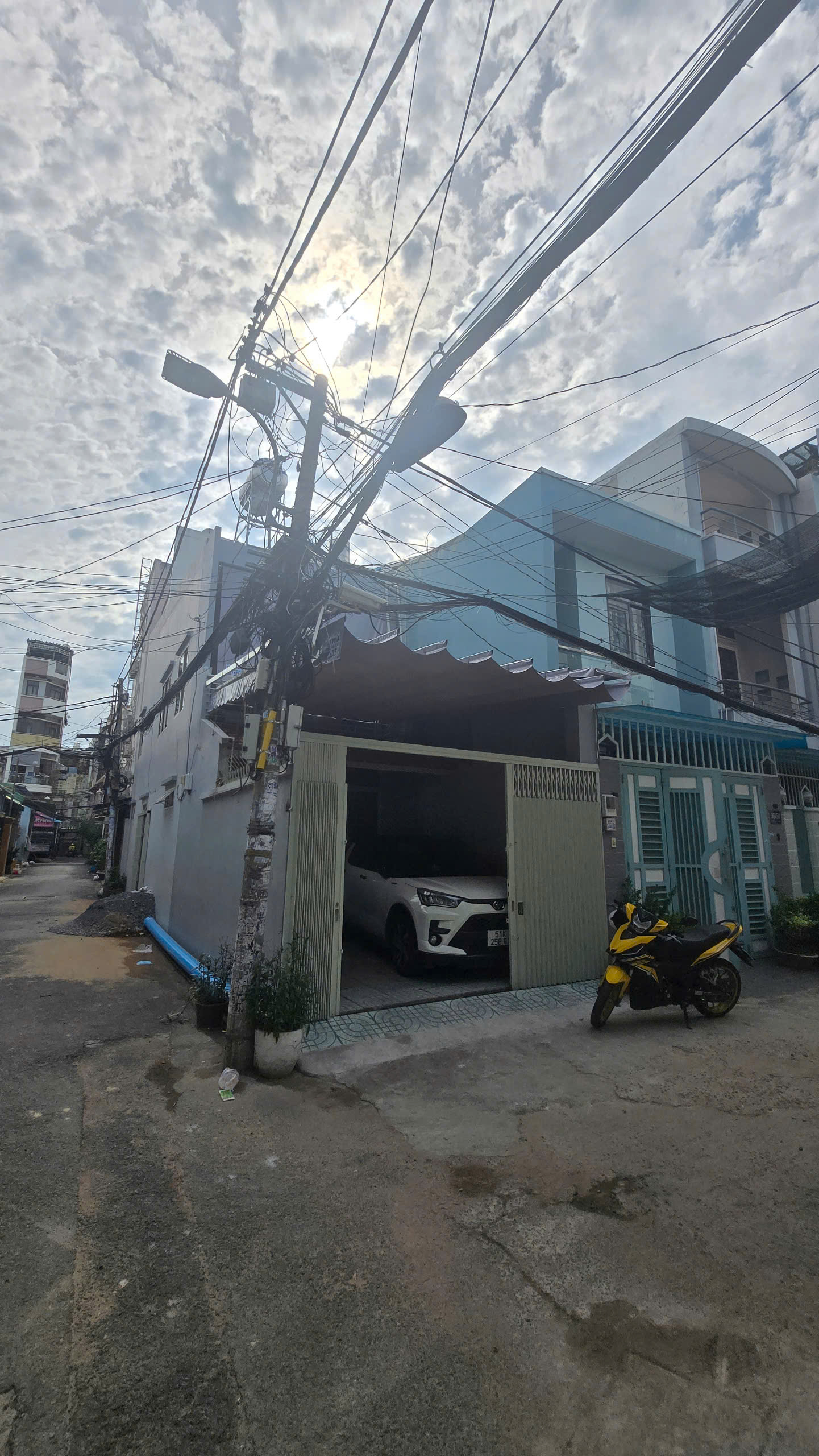 Chủ bán căn nhà góc 2mt hẻm xe tải GÒ DẦU ,dt 4x16 với giá chỉ :7.3 tỷ gặp chủ tl .