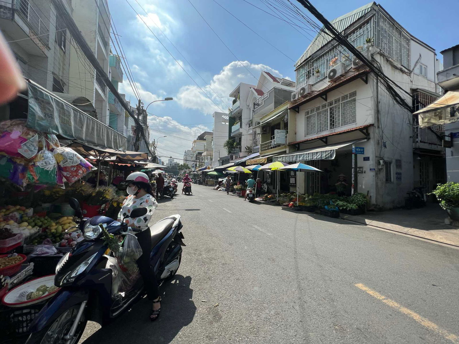 MẶT TIỀN ĐỖ THỪA LUÔNG.DT 4X17M, NHÀ CẤP 4. GIÁ 8,9 TỶ,VỊ TRÍ NGAY CHỢ KINH DOANH