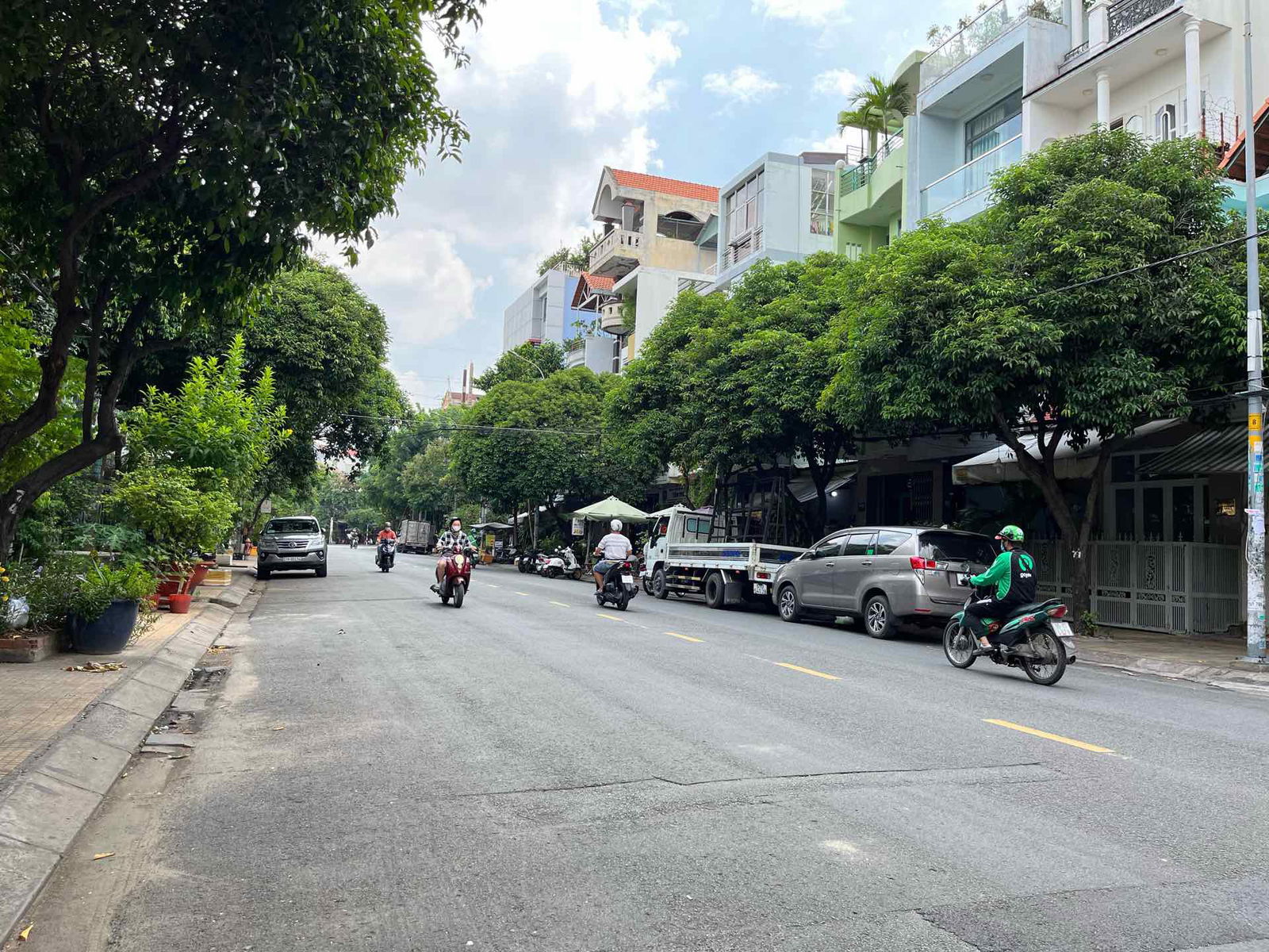 Nhà hạ giá bán nhanh trong tháng mtkd DIỆP MINH CHÂU ,trệt 3 lầu Dt:4x16 giá bán : 13 tỷ tl.