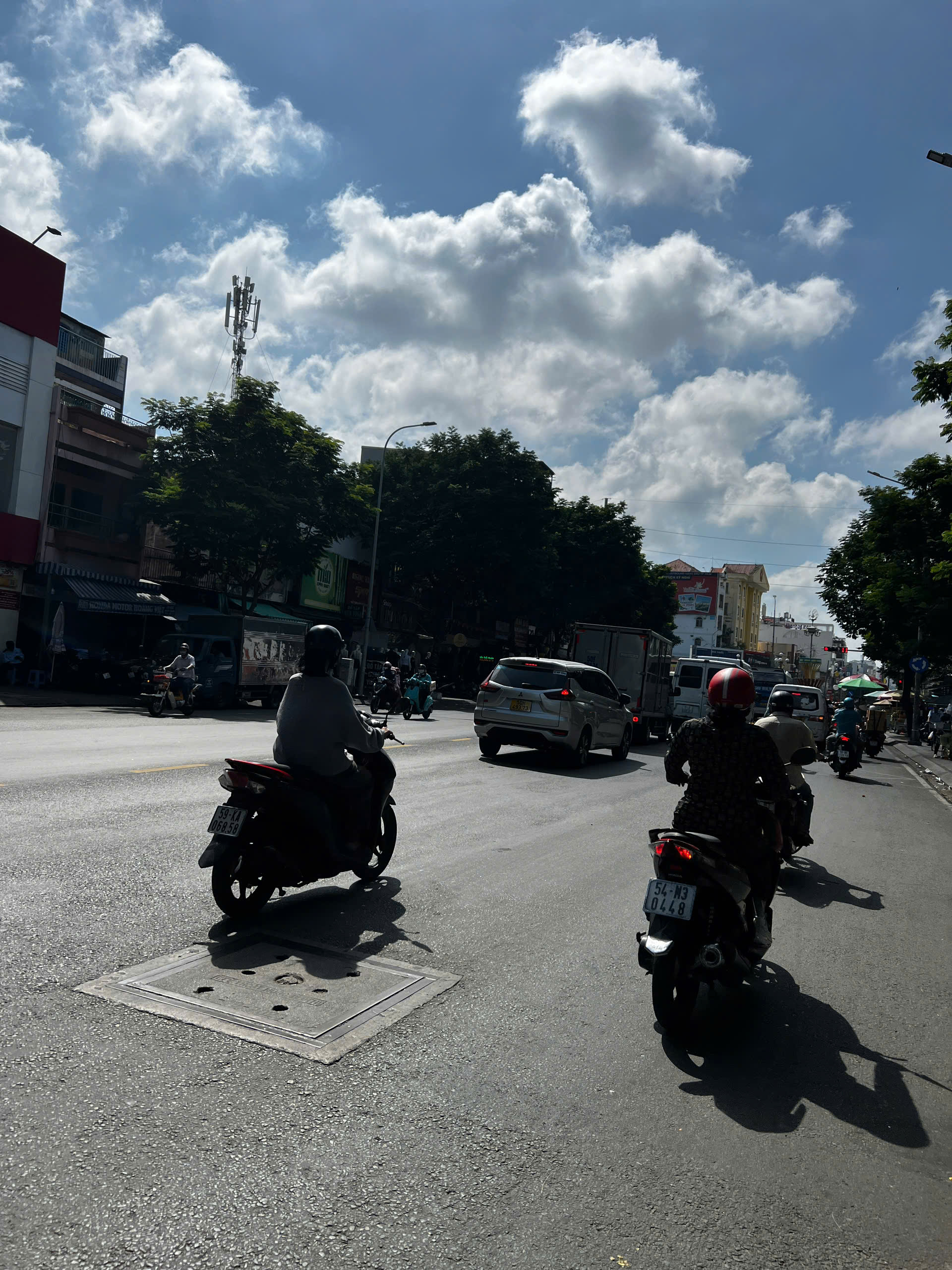 Nhà mặt tiền kinh doanh sung  đ.HÒA BÌNH đối diện Đầm Sen(4x13m) 3 lầu giá 14.5 tỷ