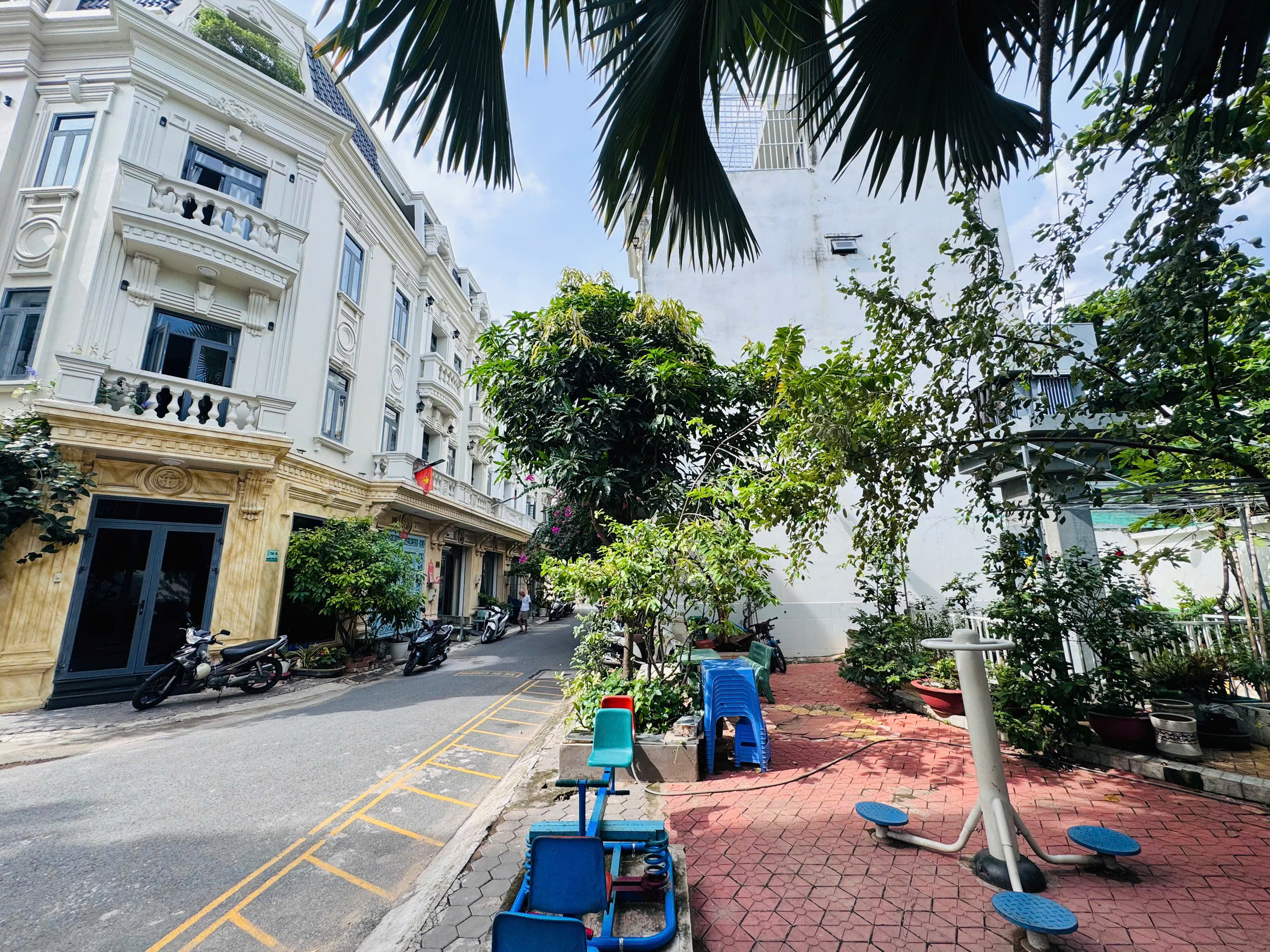 🏡 Bán nhà khu dân nội bộ VIP Tô Hiệu, Quận Tân Phú, DT 4x15m, 2 lầu sân thượng, giá 8.2 tỷ