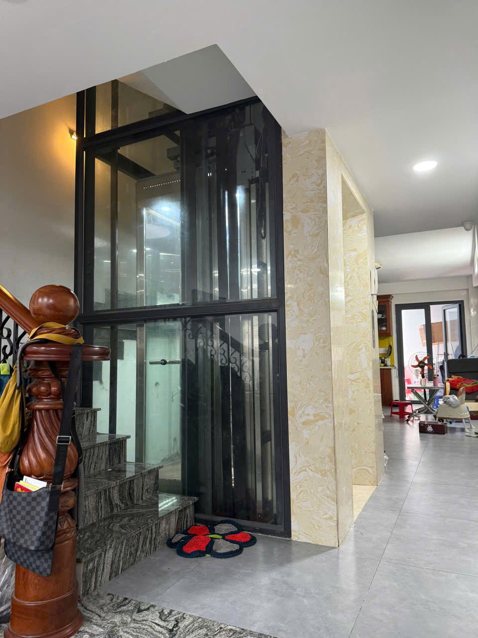 (CÓ THANG MÁY) Nhà đẹp đường Trịnh Đình Trọng, phường Phú Trung. (DT: 4X21.5m 5 tầng). Giá: 12.4 tỷ