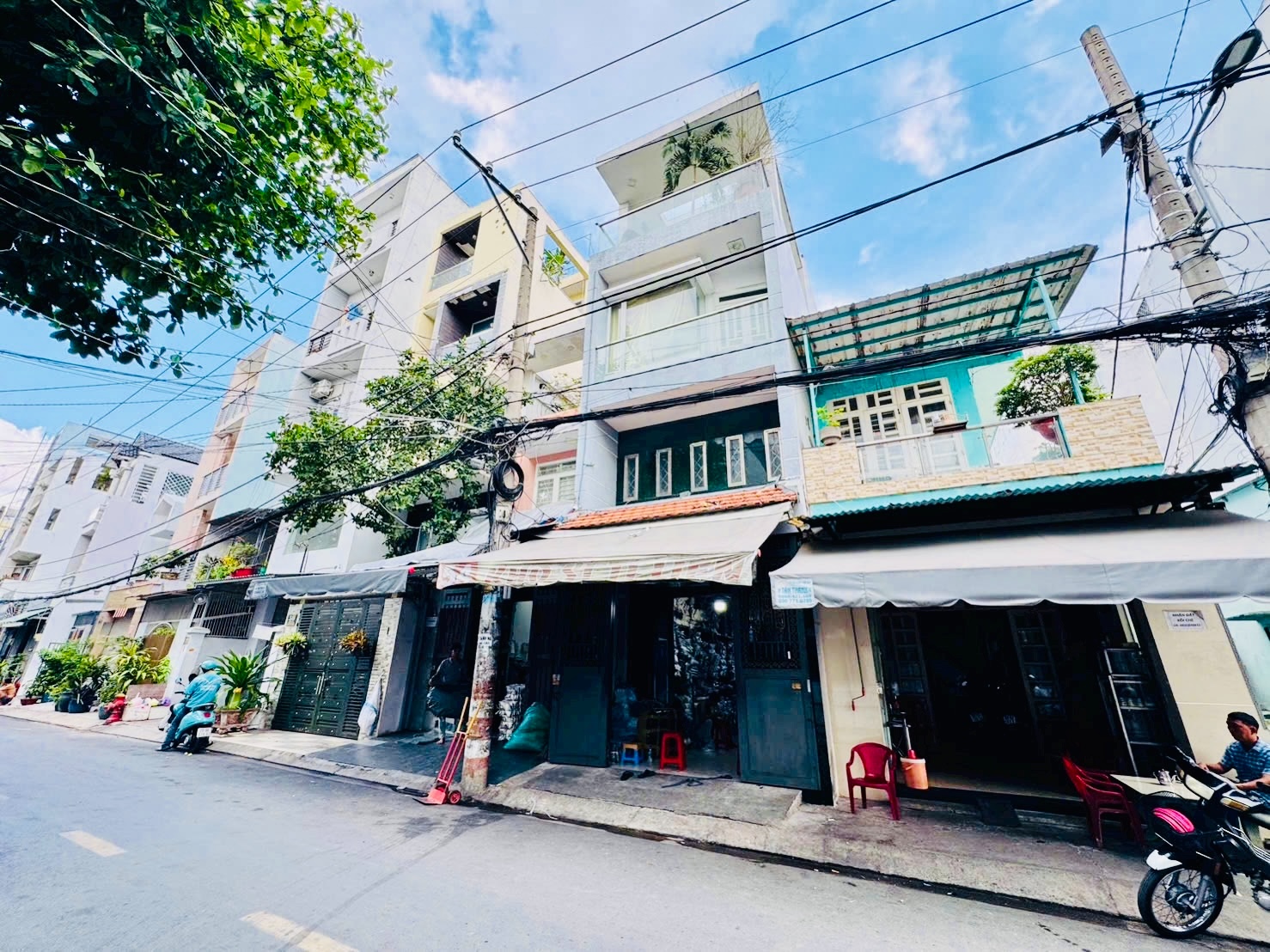 NHÀ MẶT TIỀN ĐƯỜNG 30 THÁNG 4, phường Tân Thành ( ngay VƯỜN LÀI). (DT: 4x20m 4 tầng). Giá: 12 tỷ