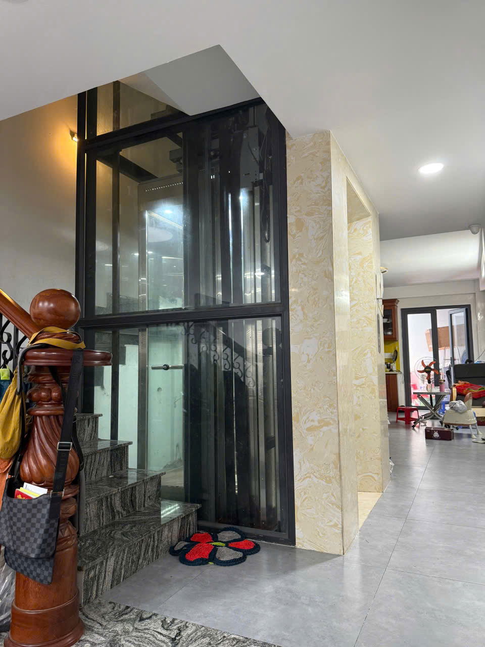 (CÓ THANG MÁY) Nhà đẹp đường Trịnh Đình Trọng, phường Phú Trung. (DT: 4X21.5m 5 tầng). Giá: 12.4 tỷ