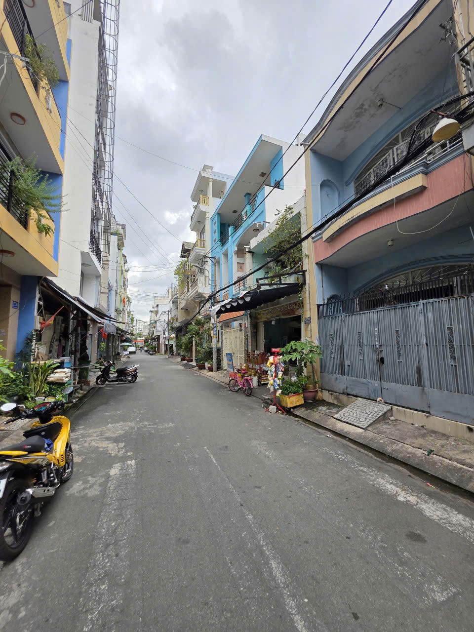 Bán nhà hẻm 8m đường Lê Thúc Hoạch, P. Phú Thọ Hoà. (DT: 4x17m 1 lầu). Giá: 8.3 tỷ