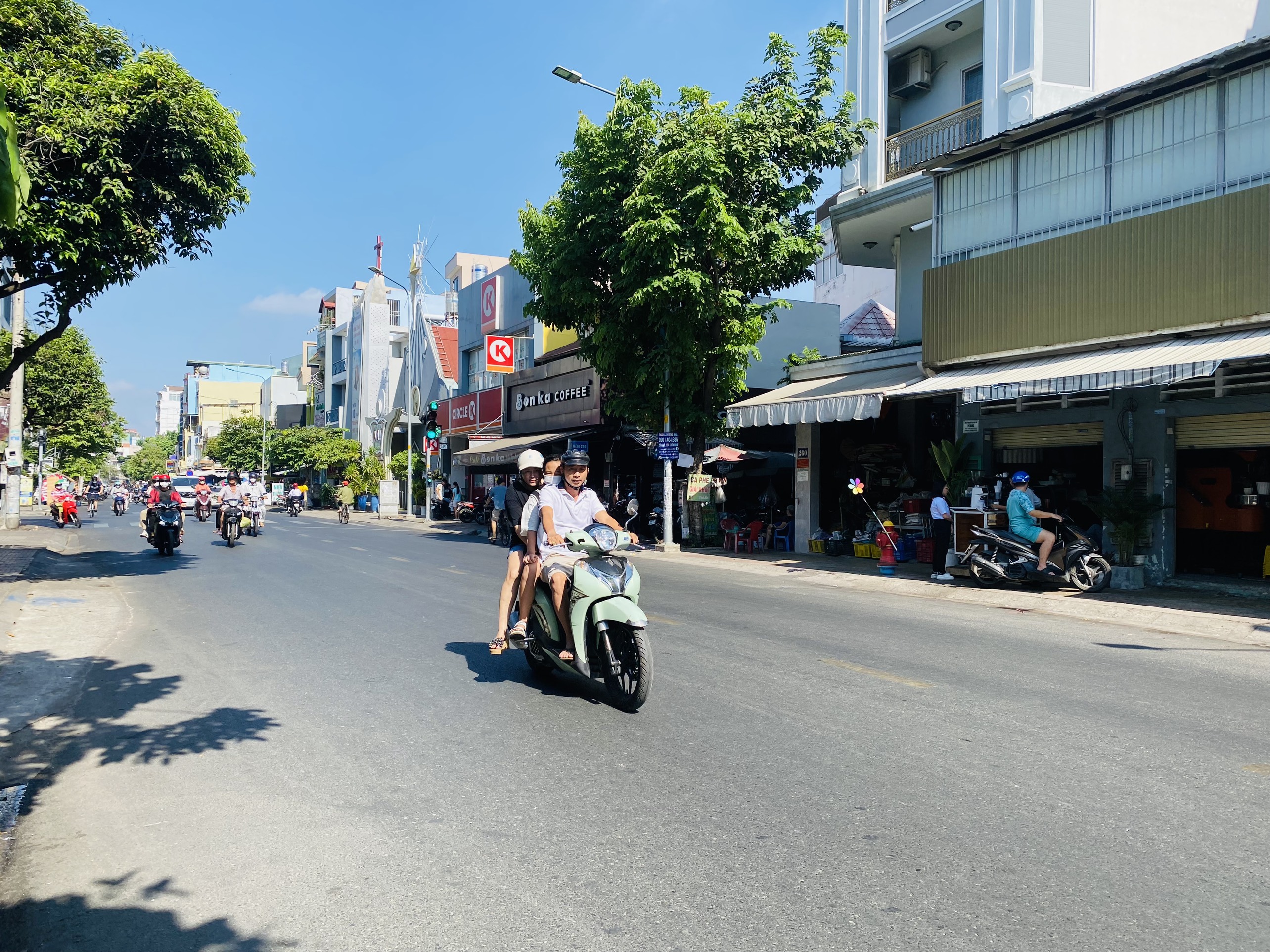 MẶT TIỀN KINH DOANH ĐƯỜNG ĐỘC LẬP, QUẬN TÂN PHÚ. (DT: 4.5X18M 2 LẦU). GIÁ: 14.5 TỶ