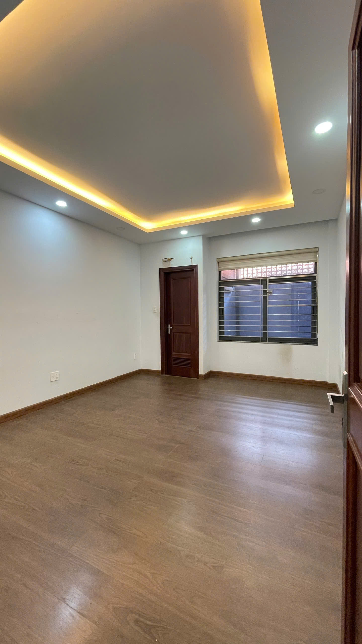 Bán nhà MT Đường Trần Thủ Độ .DT 4x18m, đúc 4.5 Tấm, Thang Máy, Nhà Mới Giá 13,5 Tỷ