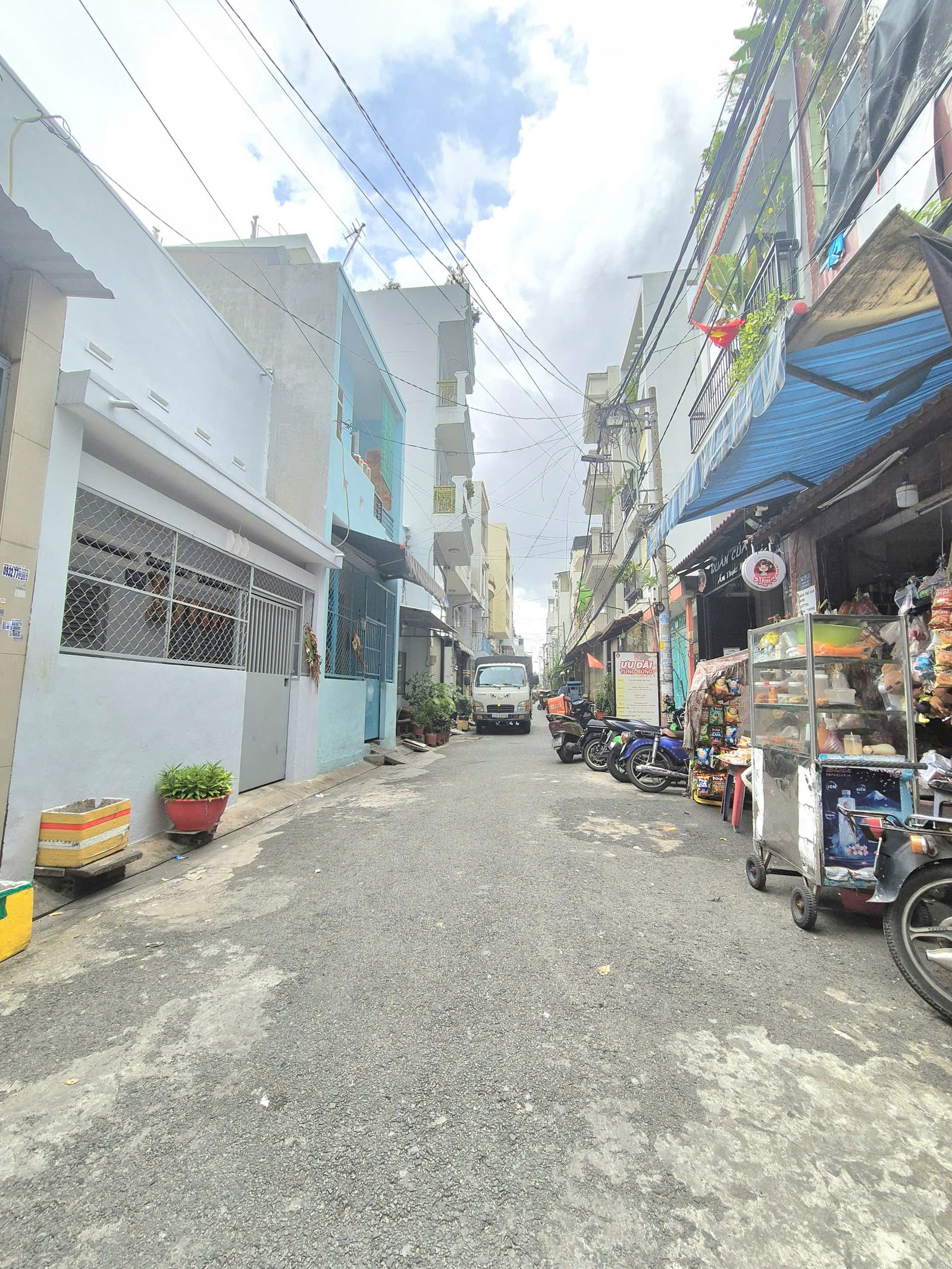 Chủ hạ giá bán nhanh trong tháng nhà 1 lầu hẻm xe tải đường KHUÔNG VIỆT. Dt:75m2, giá 7.9 tỷ tl