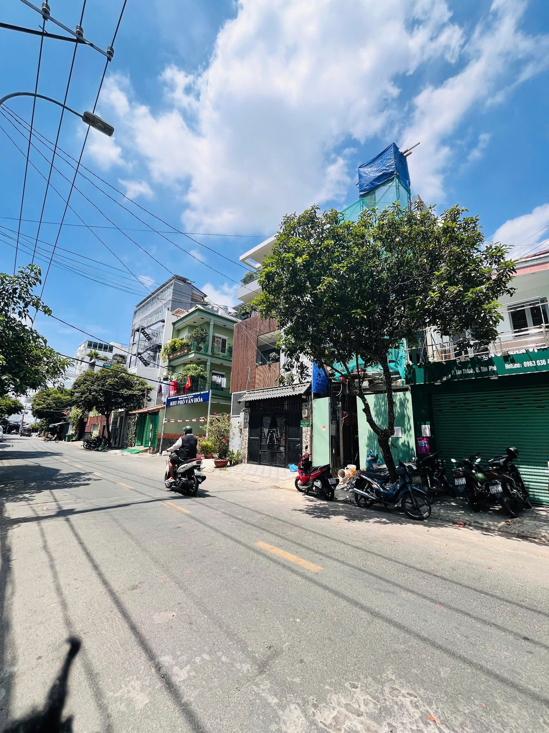 Bán nhà MT Kinh Doanh P. Tân Thành - Q. Tân Phú, DT: 4m x 17.5m, lửng. Giá: 10.5 tỷ TL