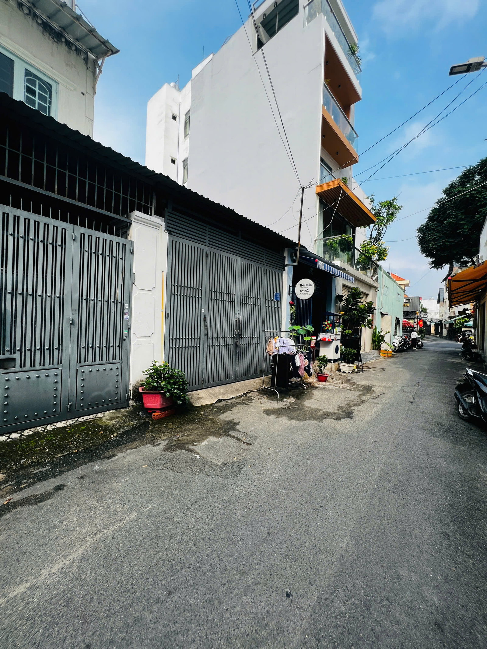 🏡 Bán nhà hẻm 8m thông, đường Tân Sơn Nhì, Q.Tân Phú DT: 12x18m, NH 13.6m, TDT ~200m²