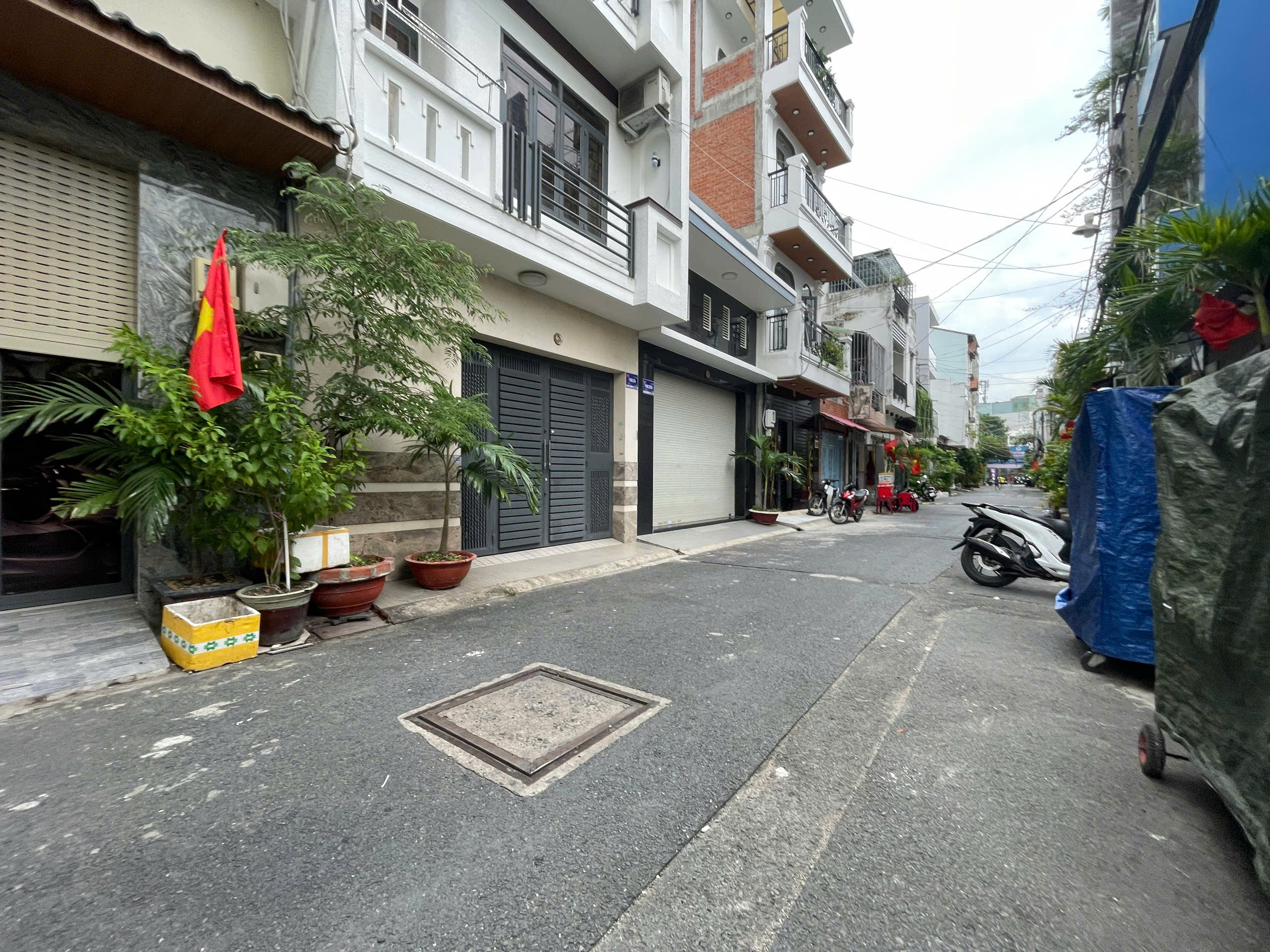 Bán nhà 2 lầu hẻm 7m Thông đường Vườn Lài_5x14m, Giá: 10 tỷ tl_lh: 0935 095 620