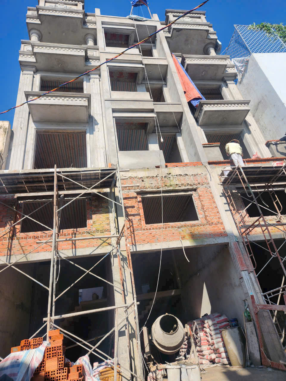 ( CÓ THANG MÁY - NHÀ ĐẸP) HẺM 6M LƯƠNG THẾ VINH, F.TÂN THỚI HOÀ. (DT: 3.7X20M 5 TẦNG). GIÁ: 8.8 TỶ