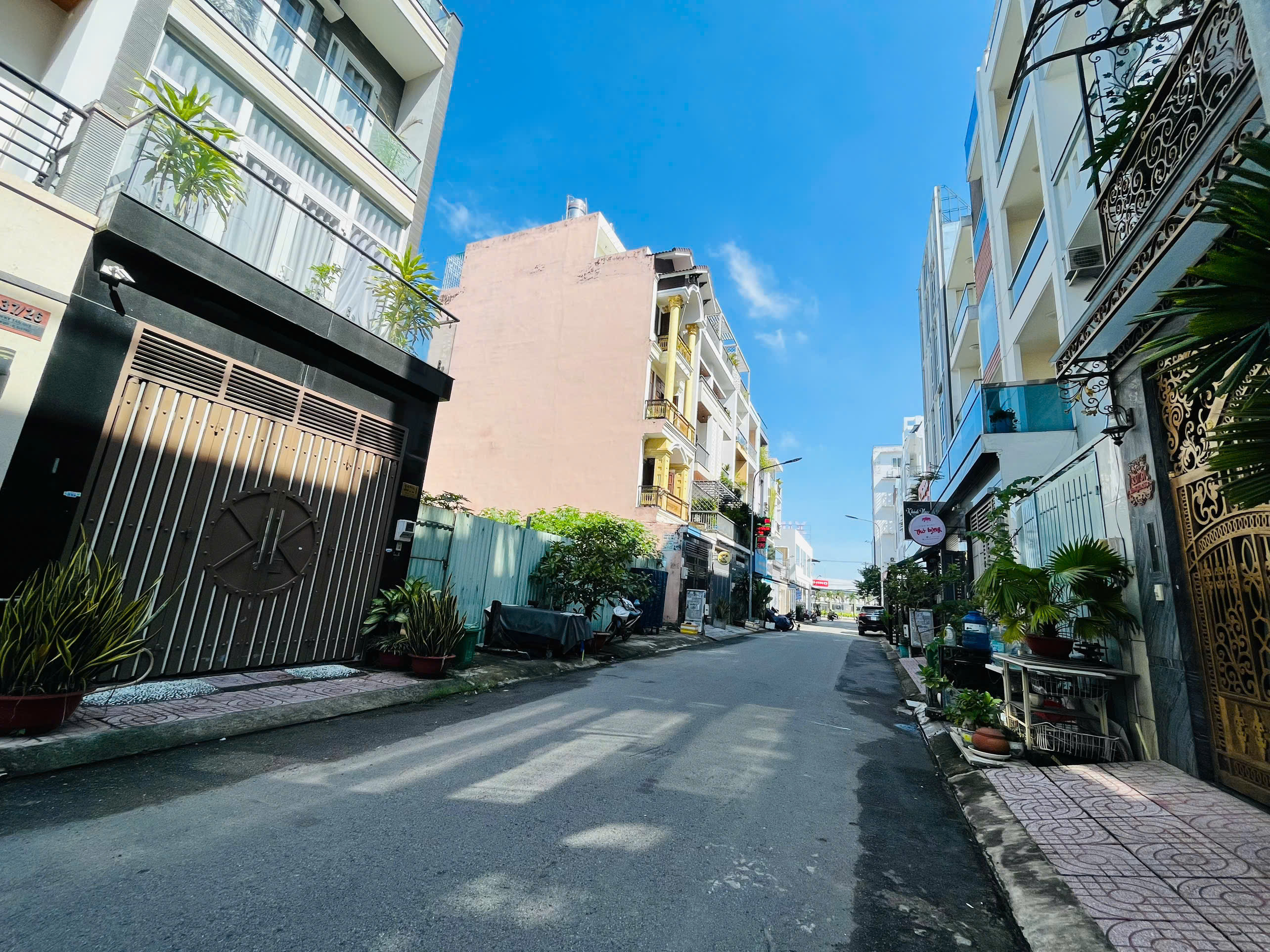 KHU NHÀ ĐẸP 337 TÂN KỲ TÂN QUÝ ( 4X14M) 2 LẦU,SÂN THƯỢNG,HẼM 8M THẲNG.P TÂN SƠN NHÌ