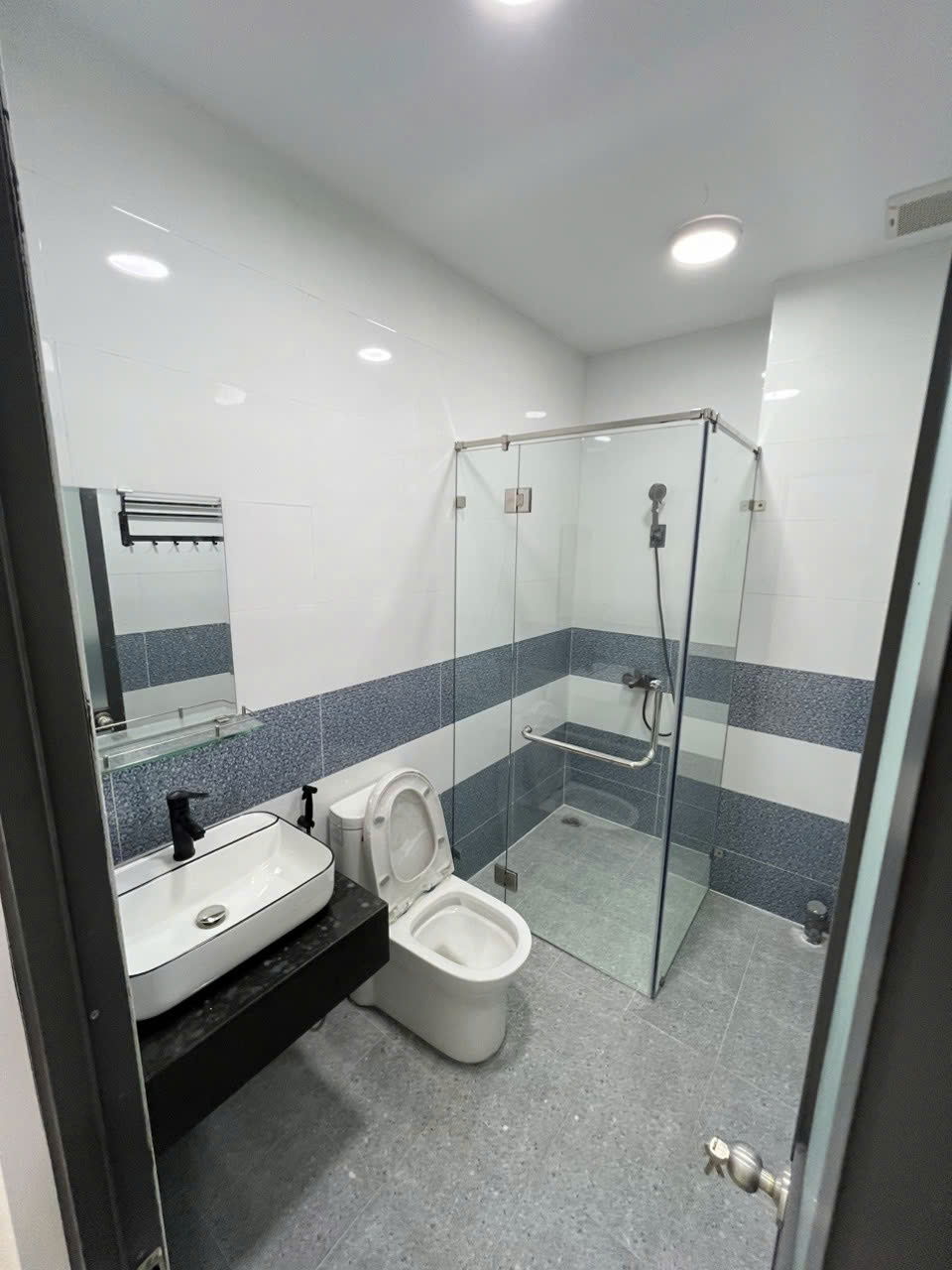 HẼM NHỰA THĂNG XE HƠI VÀO TẬN NHÀ ĐƯỜNG CẦU XÉO ( 4X16M) 2 LẦU,SÂN THƯỢNG