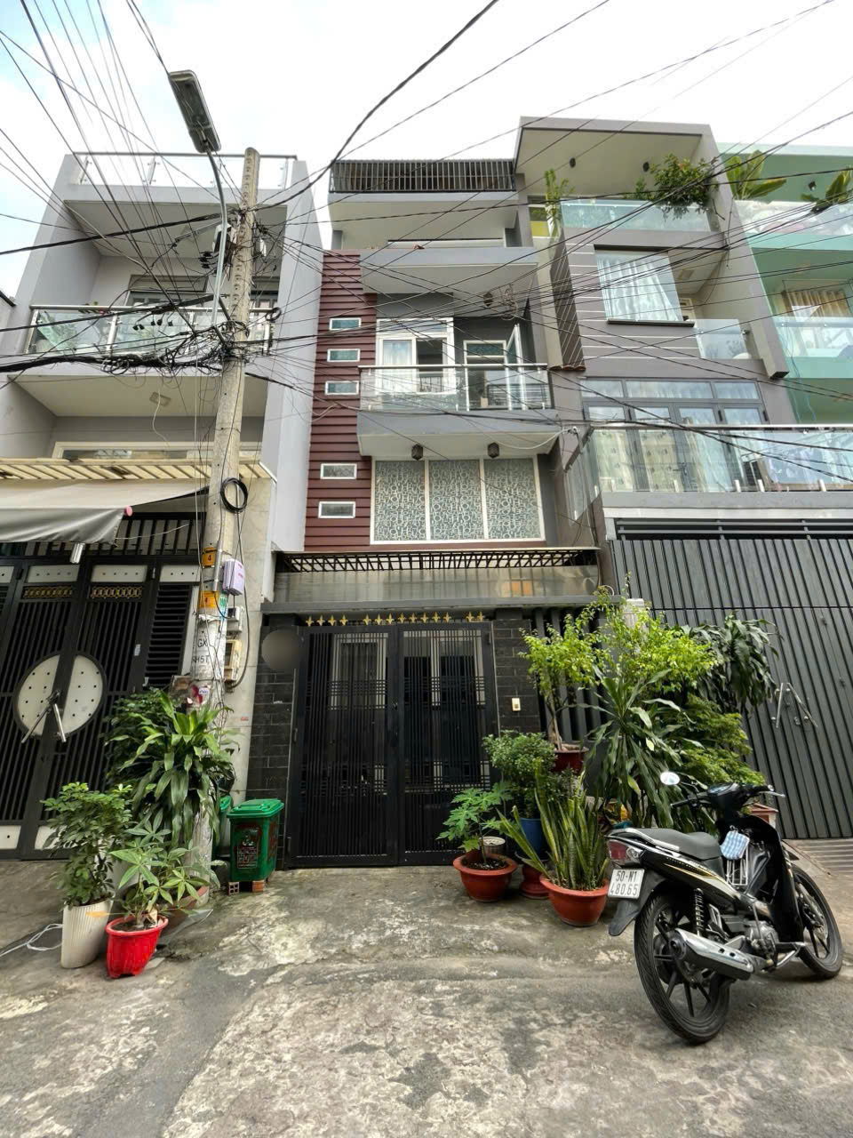 BÁN NHÀ 3,5 TẤM, HẺM 1 SẸC ĐƯỜNG GÒ XOÀI – NHÀ ĐẸP, XE HƠI TỚI NHÀ • Diện tích: 4 x 16m