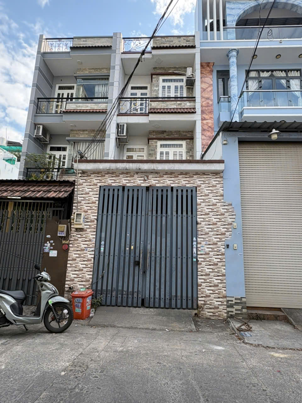 Bán nhà hẻm 483/ Lê Văn Qưới, dt: 4 x 20m vuông, 2 lầu, hẻm 8m thông. Giá: 7.8 tỷ.