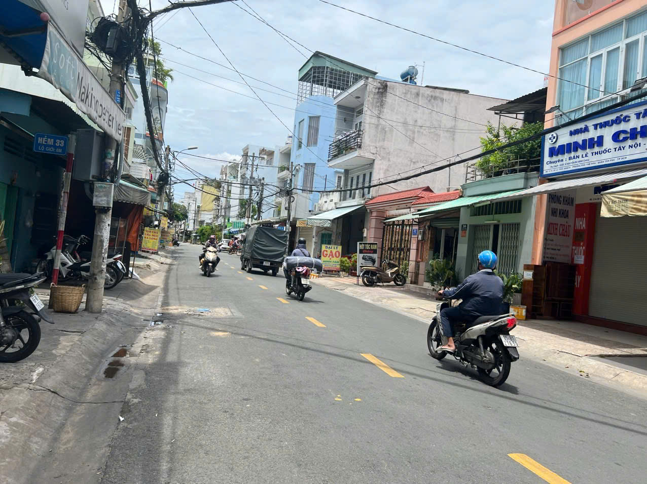 Mặt tiền đường Đô Đốc Long gần Tân Hương  Dt 4mx20m cấp 4 giá 7,8 tỷ