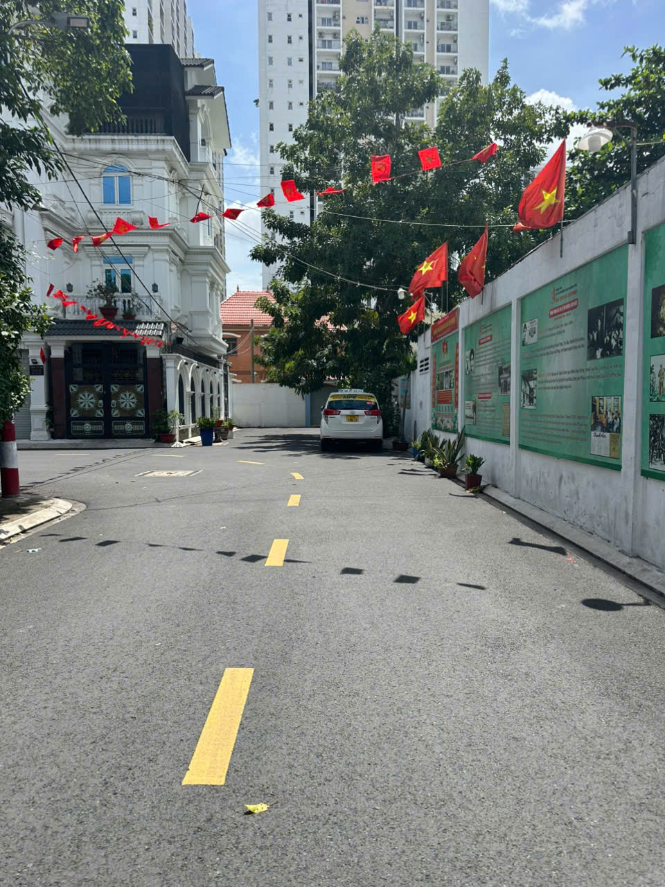 NHÀ HẺM 8M XE TẢI – LUỸ BÁN BÍCH. DT 4m x 20m. NHÀ 2 LẦU SÂN THƯỢNG