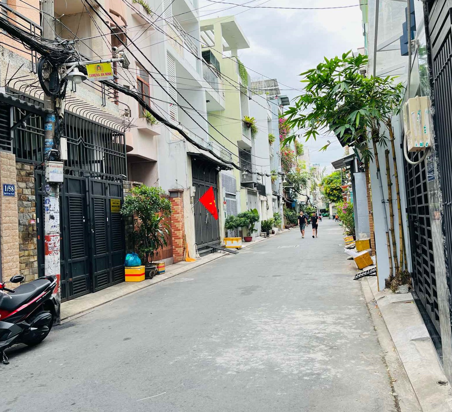 BÁN NHÀ NGUYỄN VĂN SĂNG. Diện tích: 4m x 12m. Kết cấu: 1 trệt 1 lầu, nhà gọn gàng