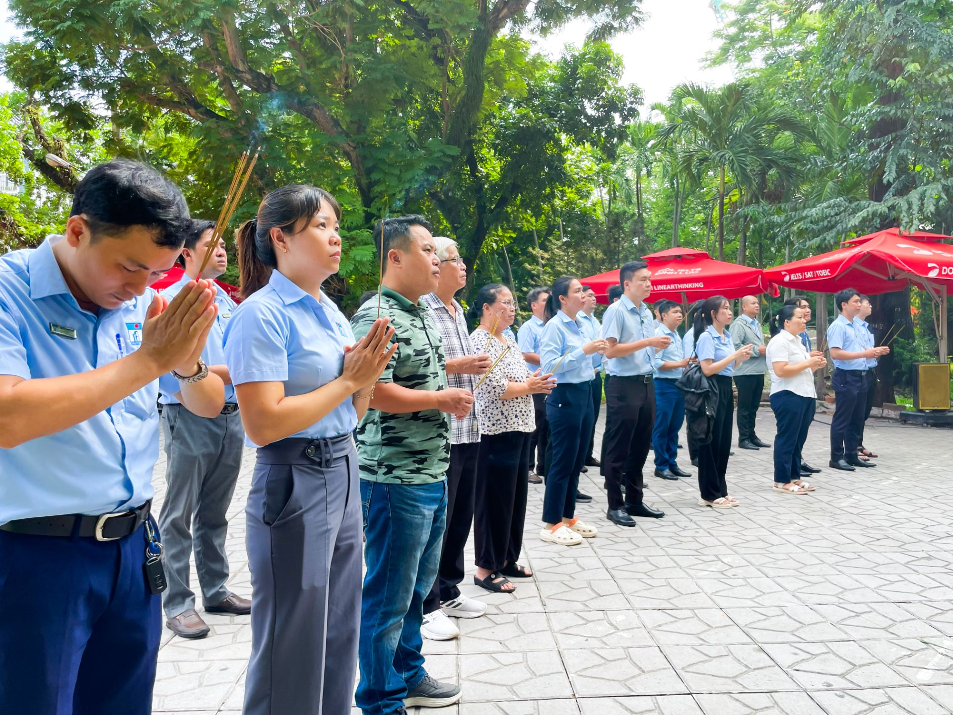 Tân Phú Land Thành Kính Dâng Hương Tưởng Niệm Các Anh hùng Liệt sĩ Tại Công viên Lê Thị Riêng
