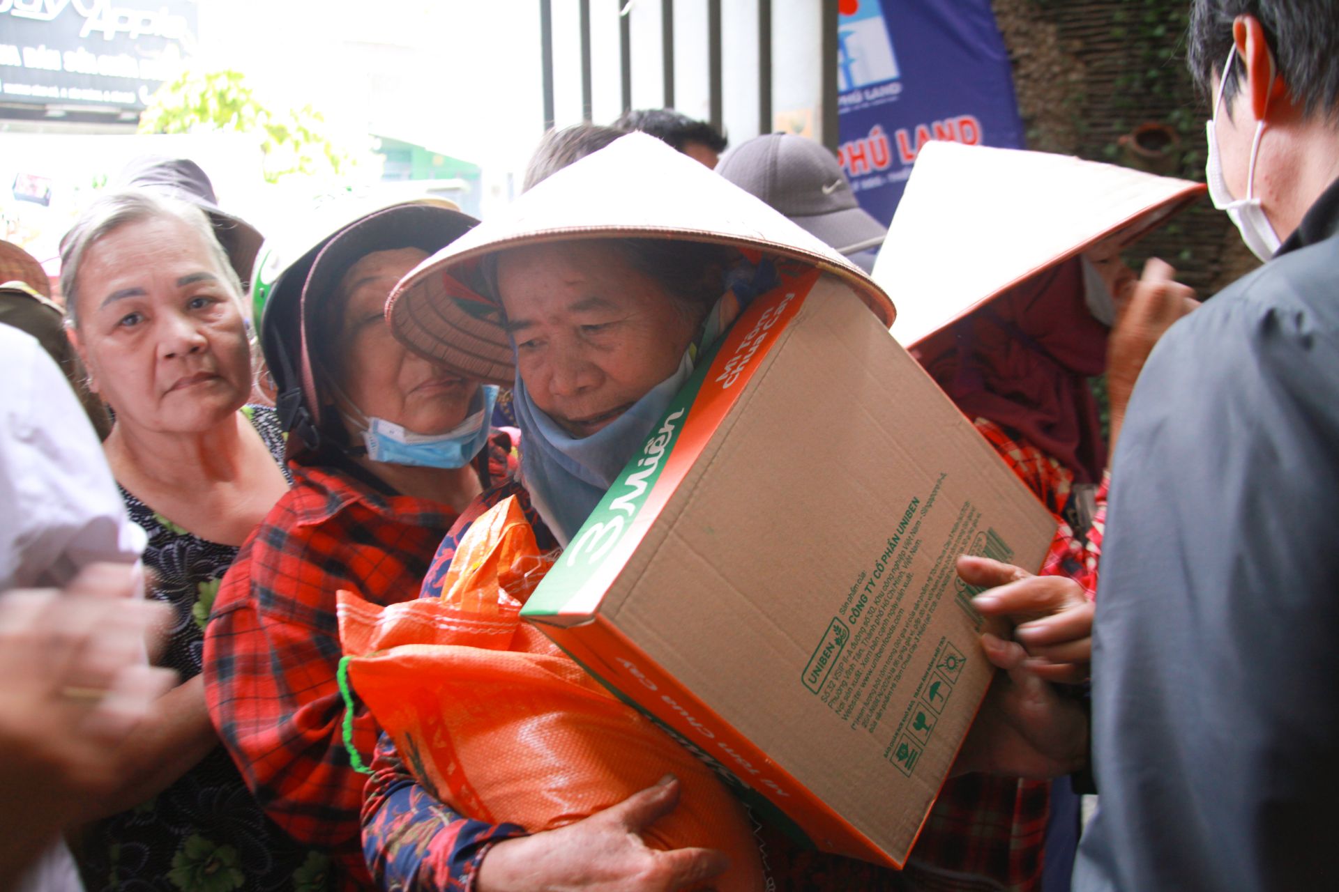 Chương trình Từ Thiện " Trao yêu thương, lan toả nghĩa tình"