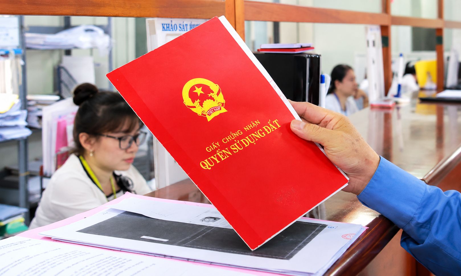Quy định sang tên sổ đỏ năm 2026 người mua nhà đất cần biết
