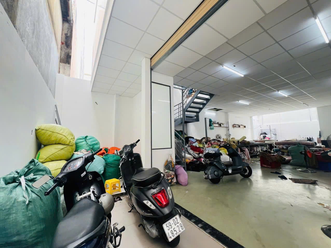 Nhà hẽm gần MT Tân Hương, 8.4x17.5m, TDT 150.4m², lầu trống suốt, giá 9,8 tỷ TL